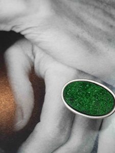 Silberring mit grossem grünem Stein