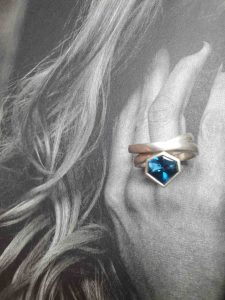 Ring mit blauem Topas 