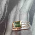 Ring mit grünem Stein