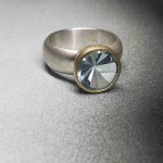 Silberring mit hellblauem Edelstein