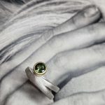 Ring mit grünem Stein